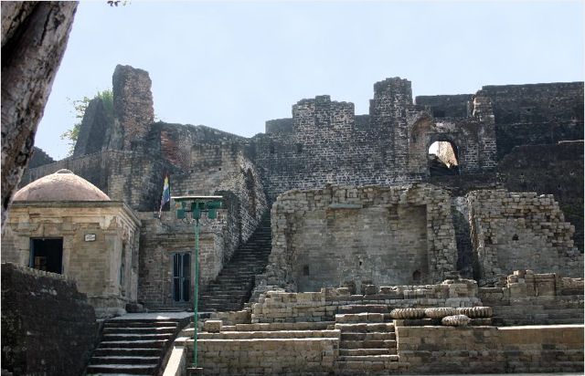 What are The Oldest Forts in India 