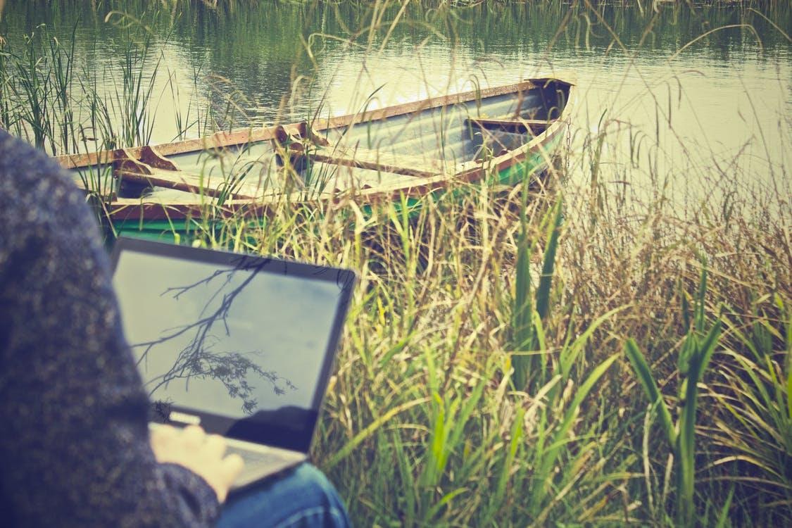 What Is a Digital Nomad and How Do You Become One?