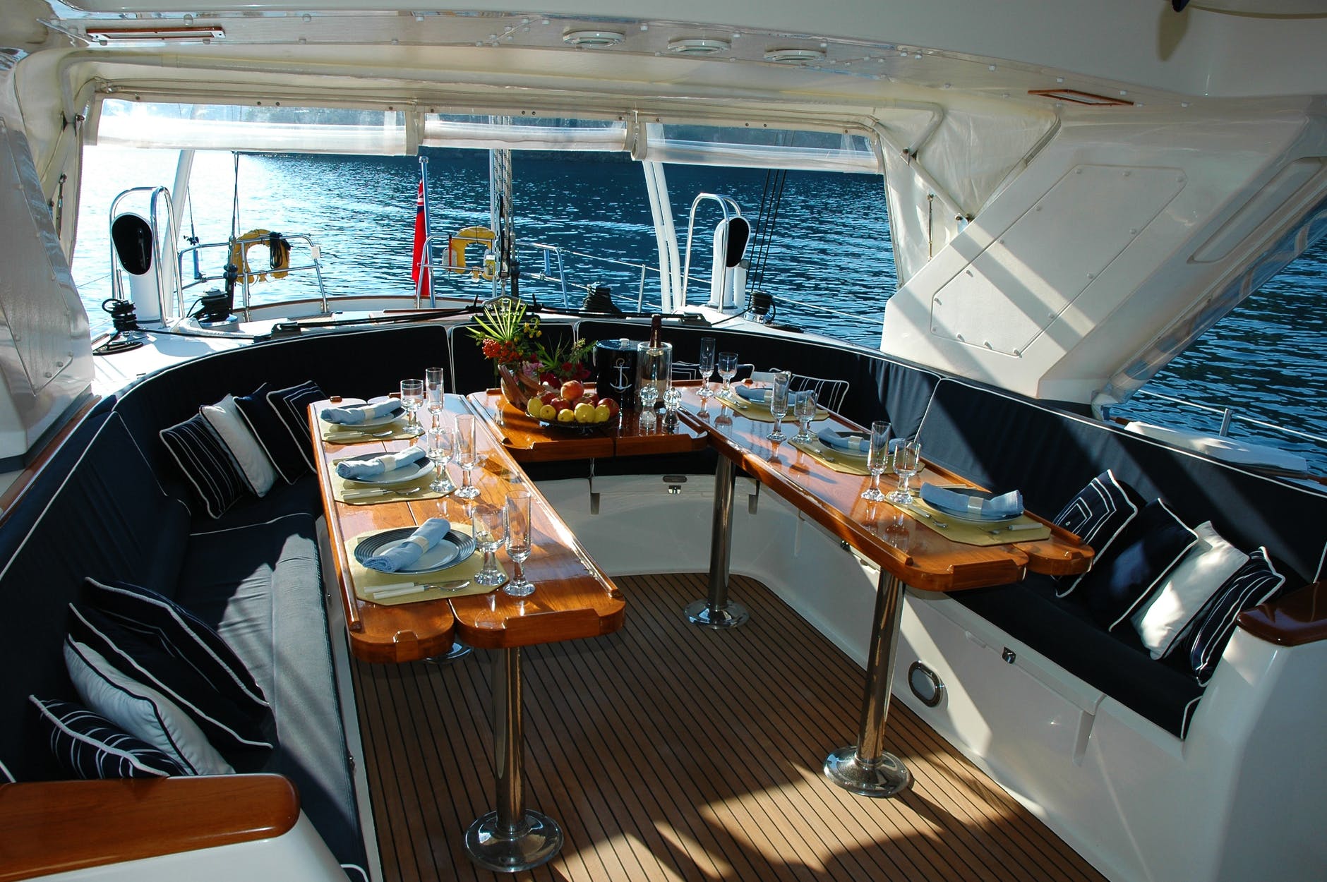 A Quick Guide to Choosing Yacht Furnitures 