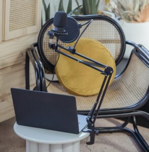 The Harmonious World of Online Voice Lessons: Unveiling the Virtual Vocalverse
