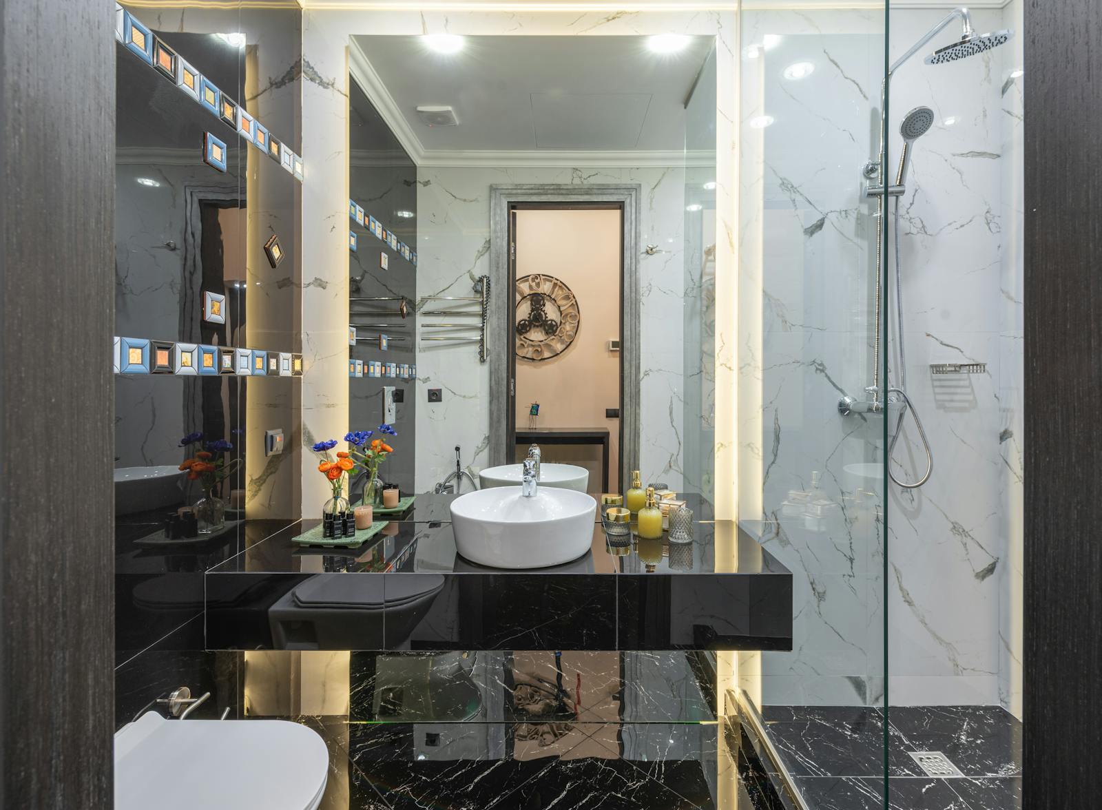 Exploring the Diversity of Black Bathroom Vanities: Choosing the Perfect Hue for Your Modern Bathroom