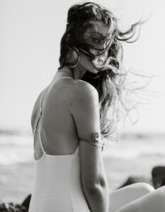 Glam & Glowing: Long Holiday Hairstyles That Turn Heads