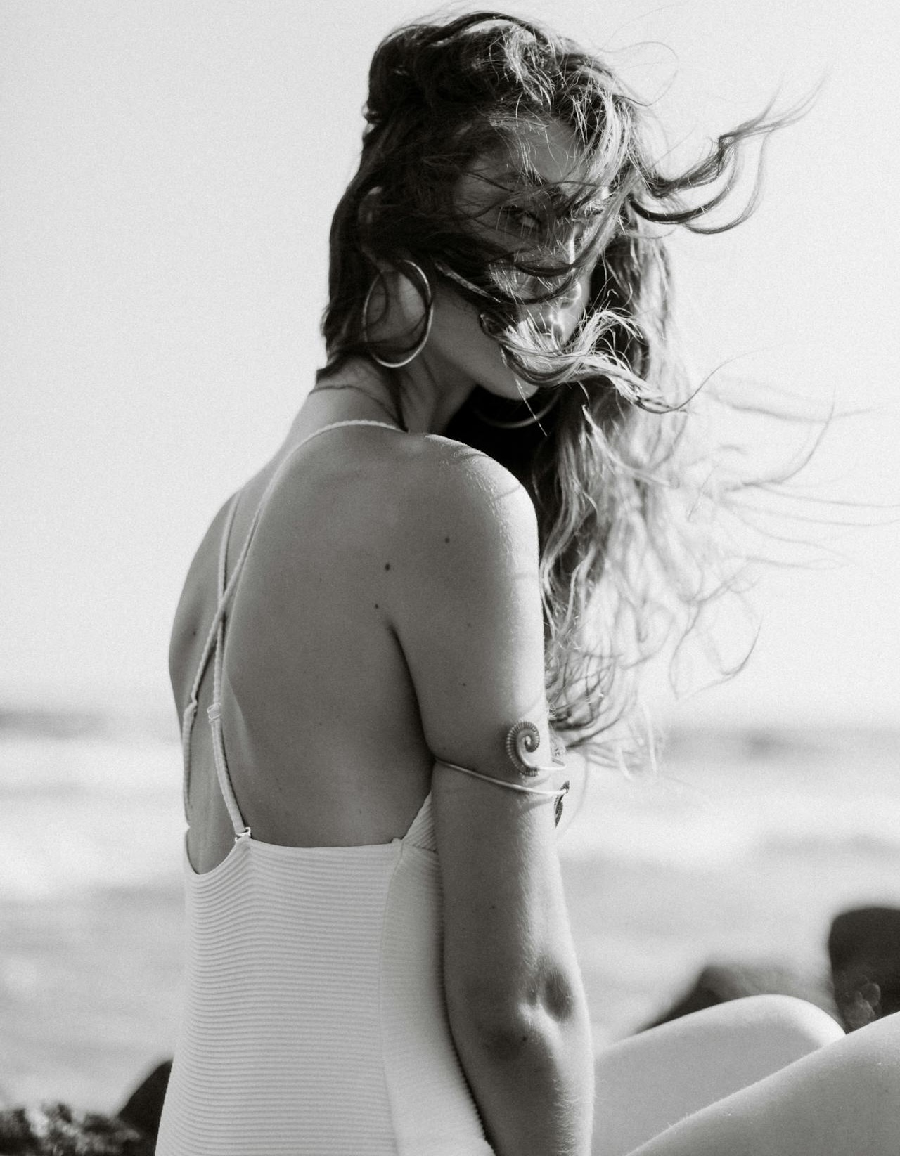 Glam & Glowing: Long Holiday Hairstyles That Turn Heads